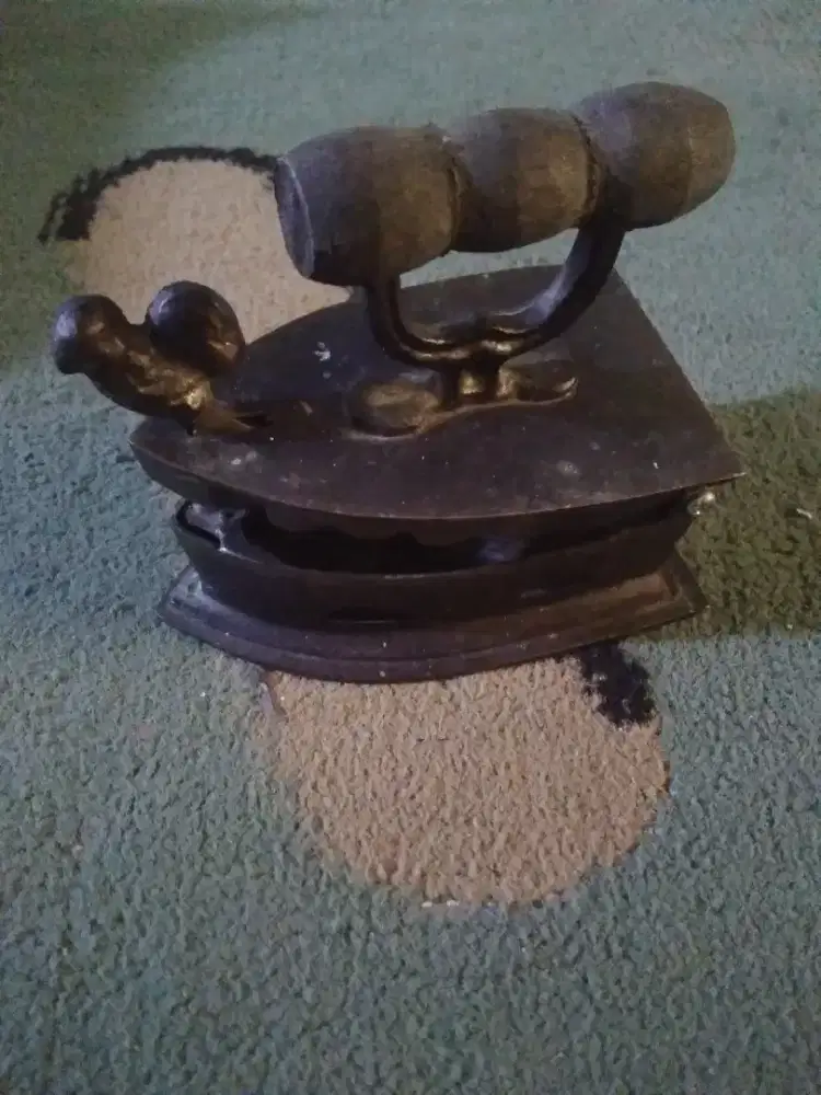 Miniatur setrikaan mini ayam jago