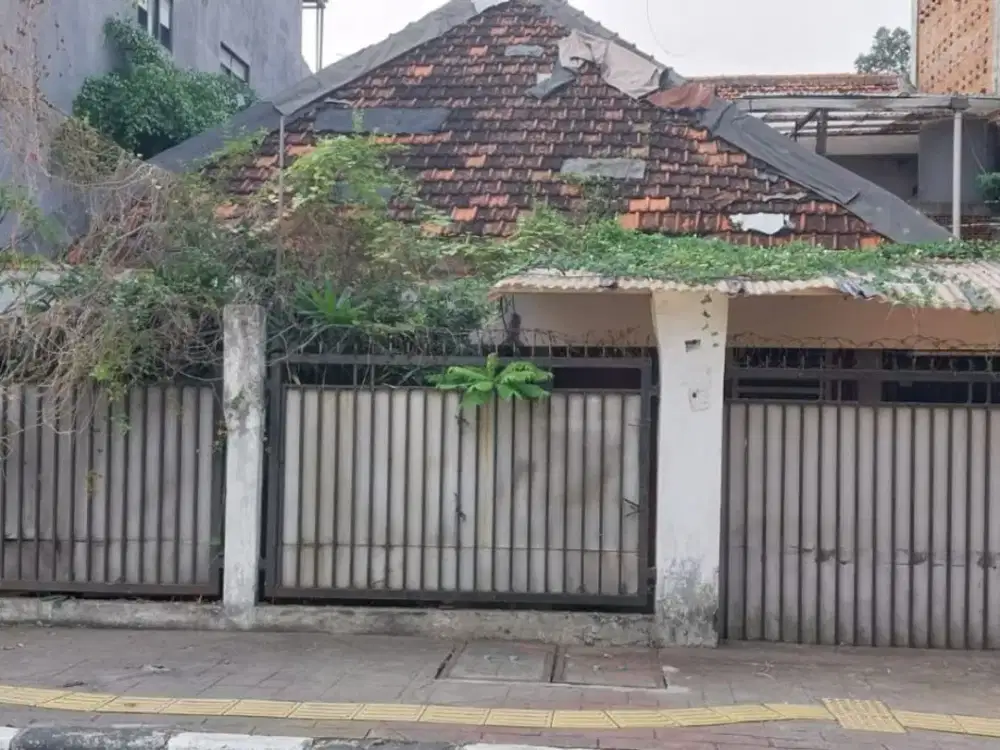 Rumah tua di Menteng 216m lokasi strategis di jalan raya