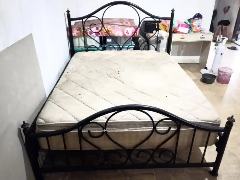 Ranjang besi + spring bed 1 set NEGO