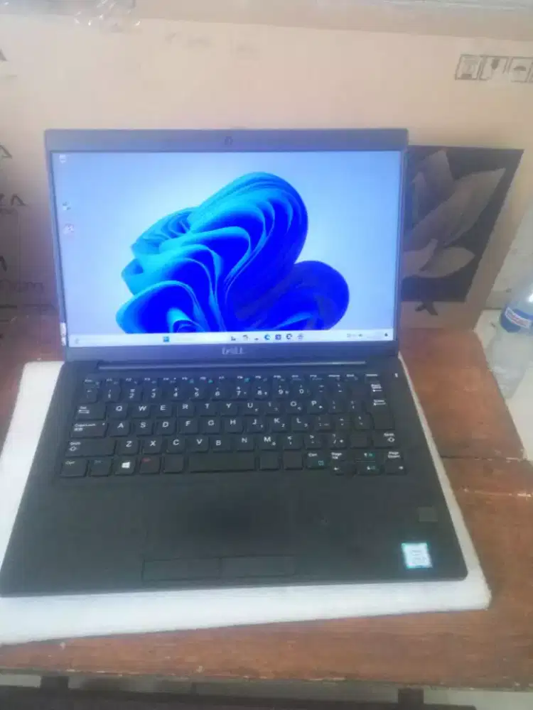 Dell Latitude 7390 core i5 gen 8 Slim