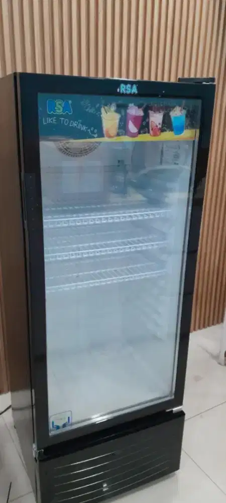 RSA Showcase Cooler 3 Rak AGATE-200R (191 Liter)