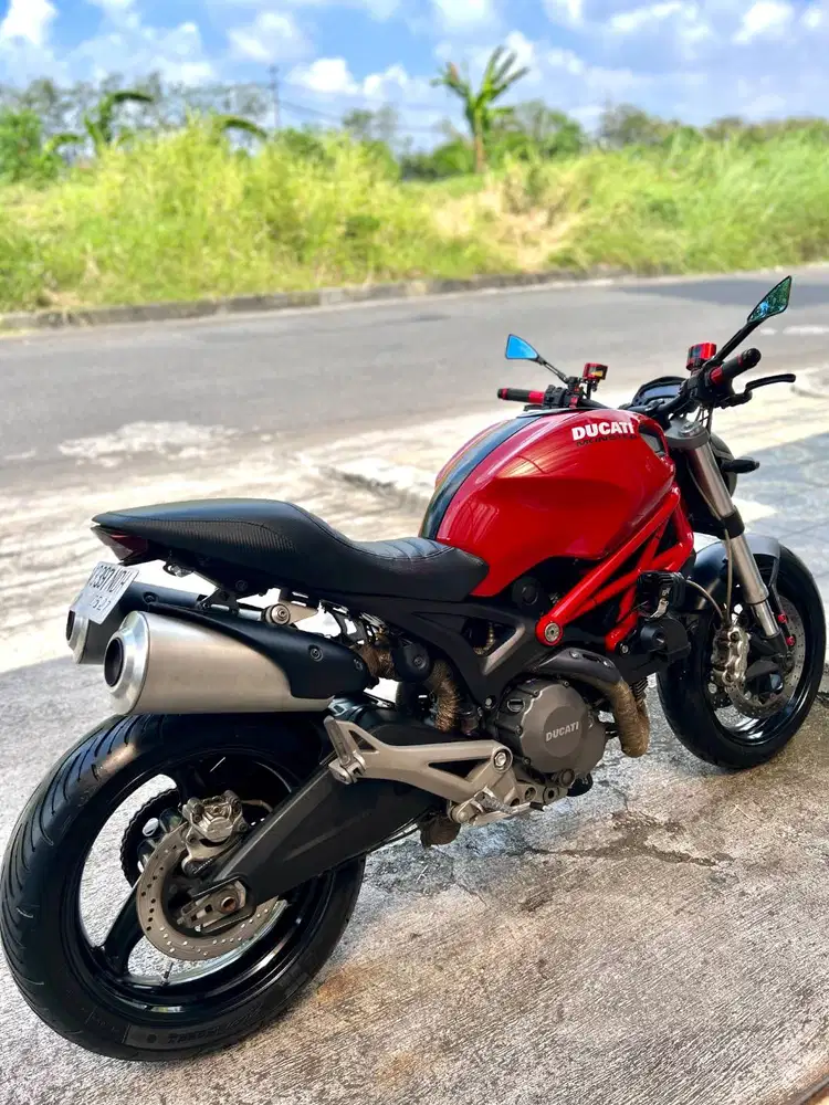 Ducati Monster 800CC Tahun 2012,Mulus siap pakai baru servis