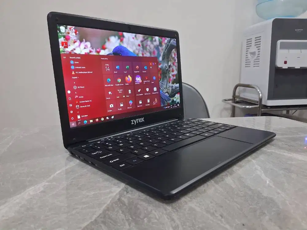 Zyrex 232 SSD 64/256GB 4GB Laptop Full HD Win ORI Super Slim Garansi