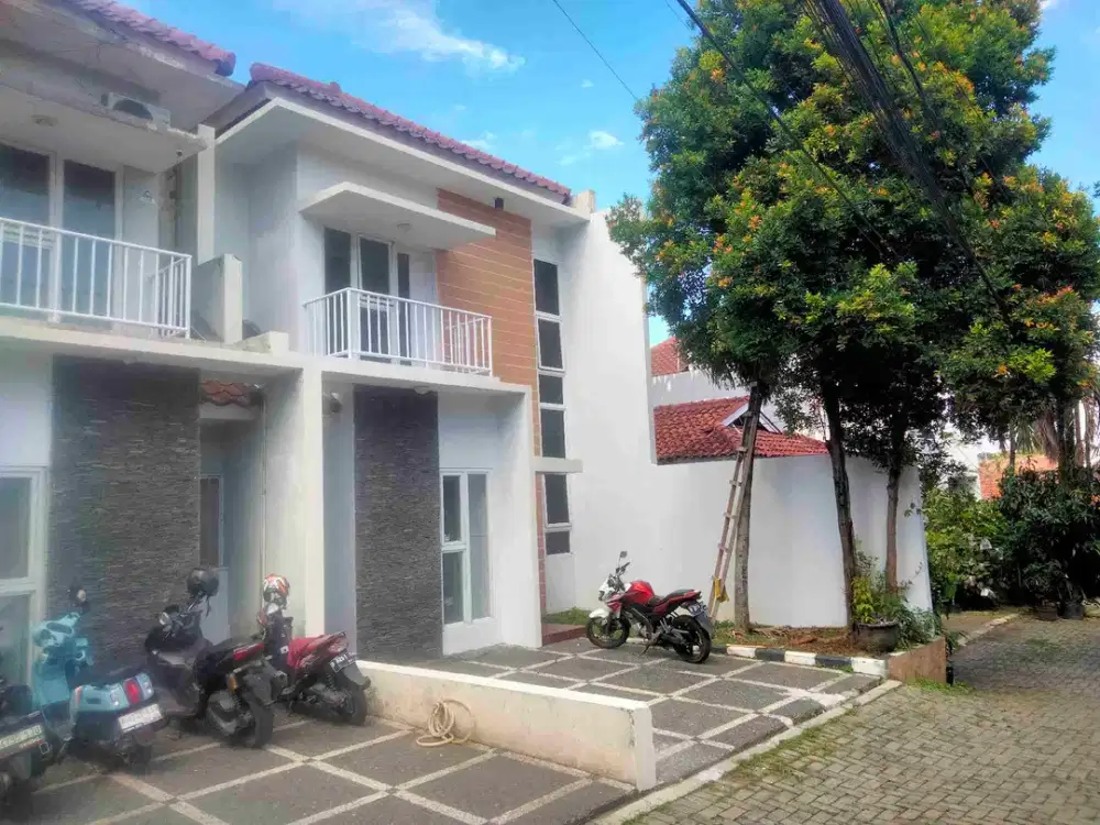Disewakan Rumah 2 Lantai dkt dr tol simatupang