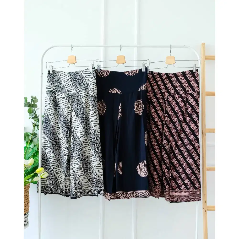 KULOT TANGGUNG 3/4 BATIK MODERN WANITA