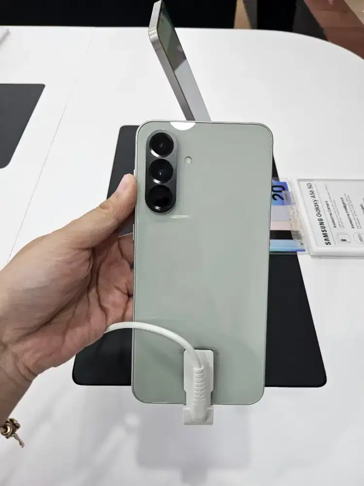 SAMSUNG A56 NEW Free Buds Core