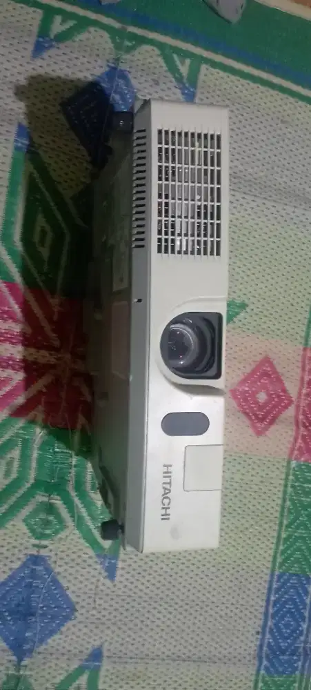 Proyektor Hitachi CP-X4021