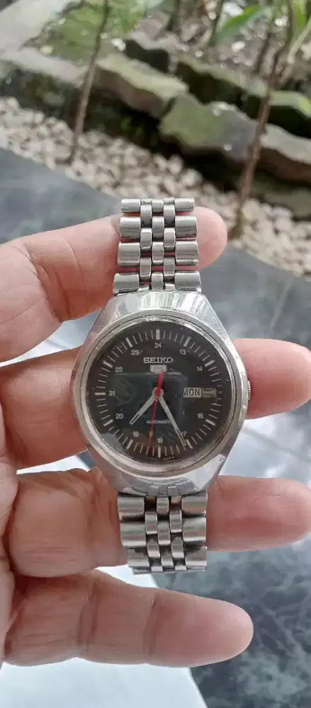 Jam tangan Seiko 5 automatis