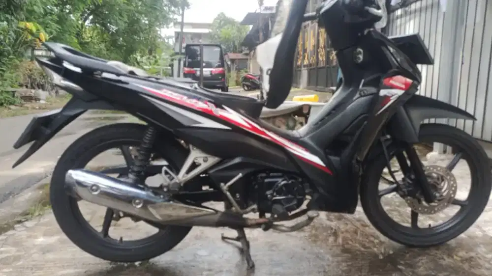 Di jual motor honda revo x