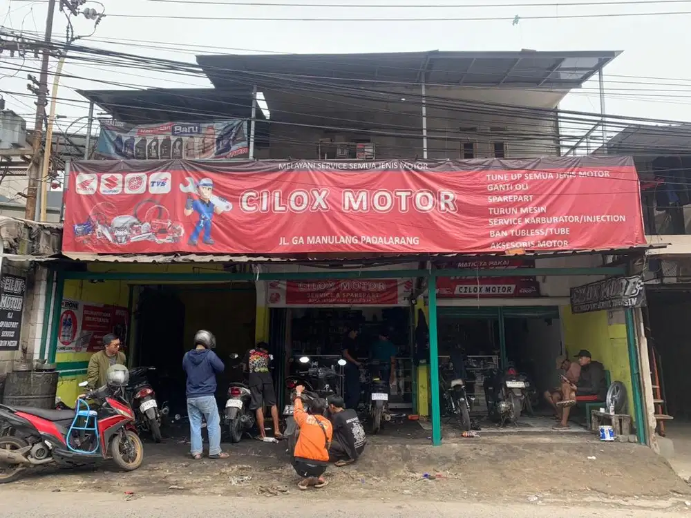 di jual bengkel sedang berjalan ramai
