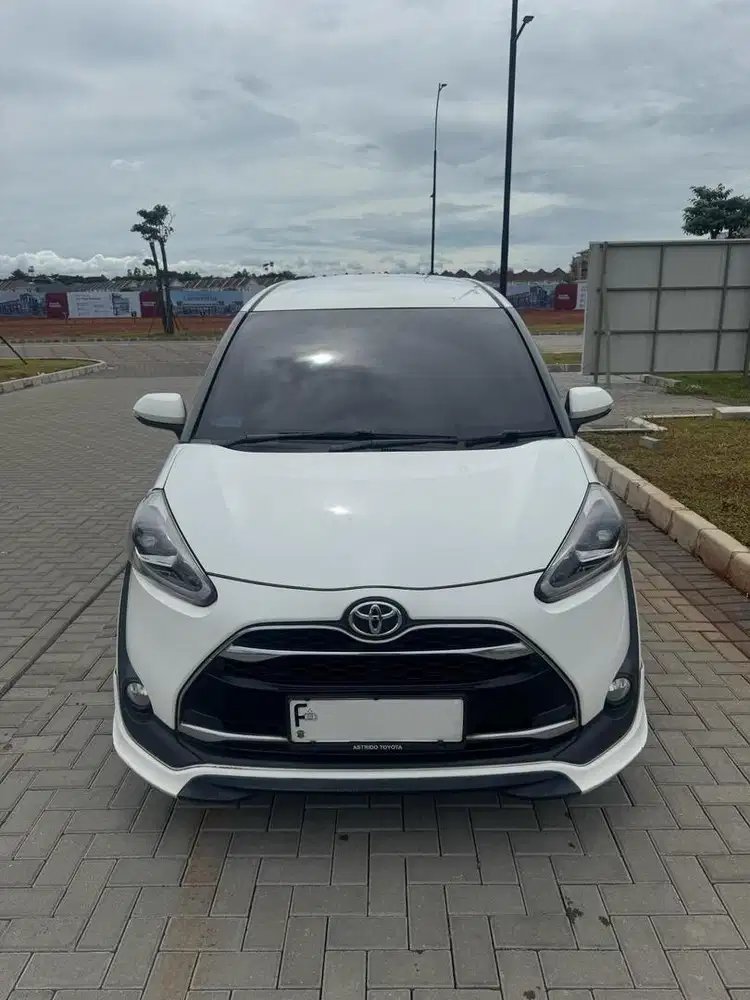 Toyota Sienta tipe Q