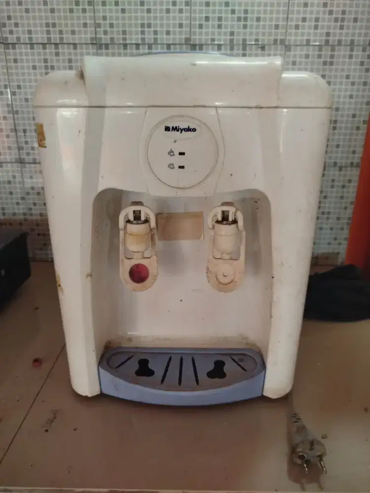 Tempat minum air galon miyako