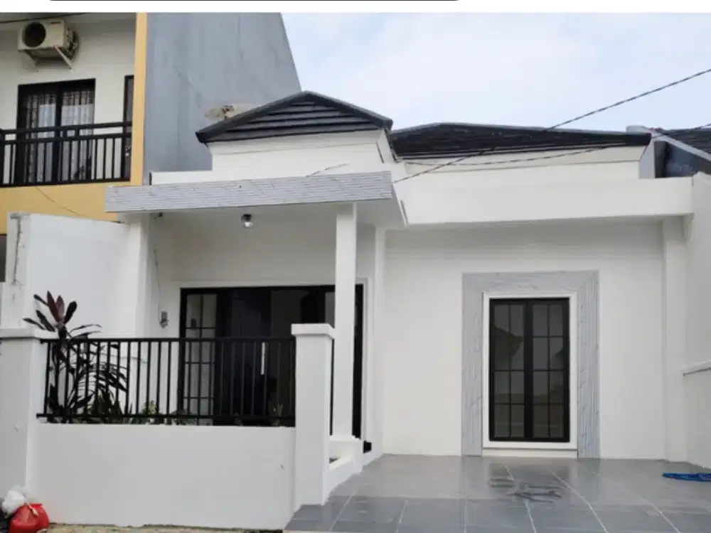 HUNIAN CANTIK DENGAN INNER GARDEN DAN INTERIOR MODERN LOKASI SUPER STRATEGIS!!