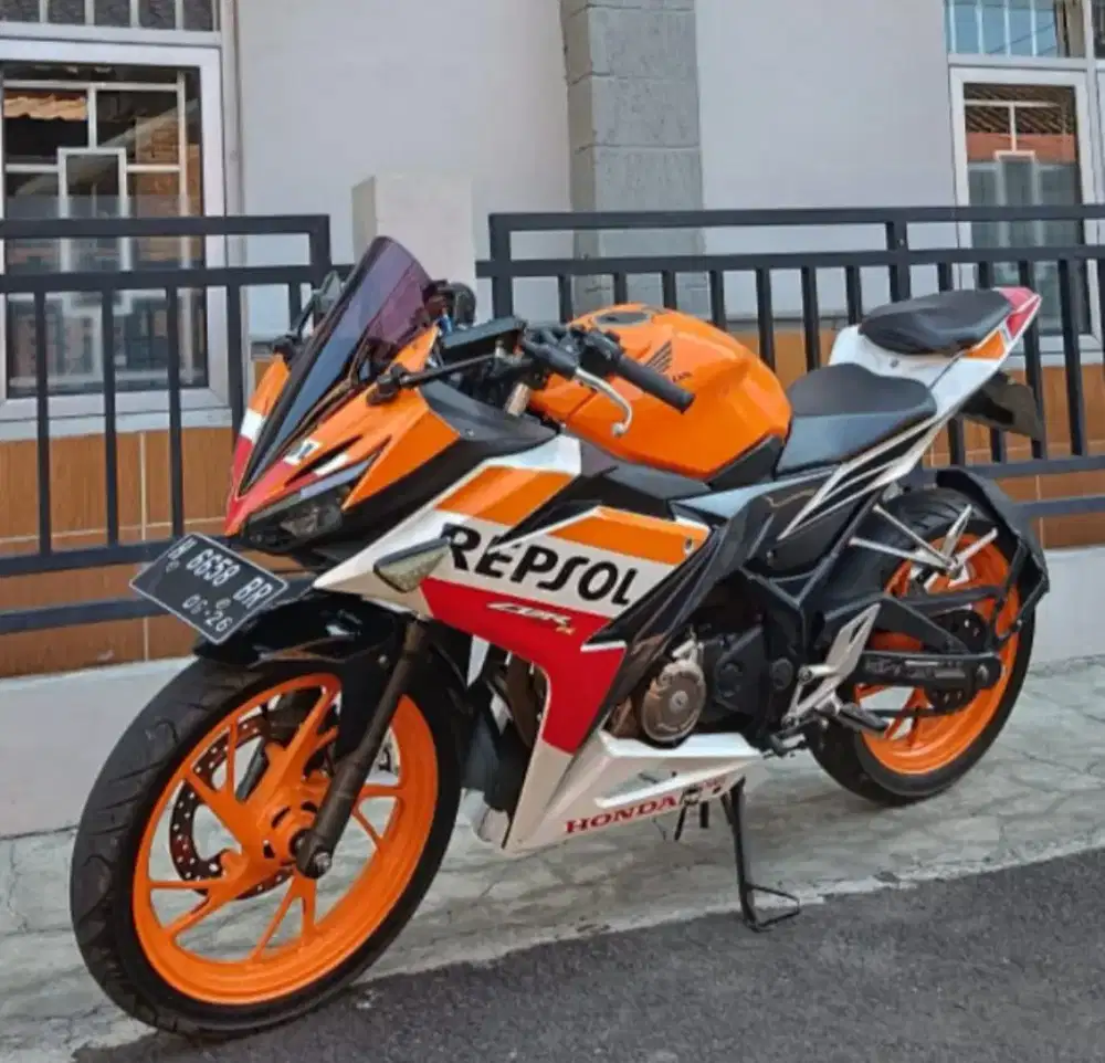Honda CBR 150 R 2016 repsol