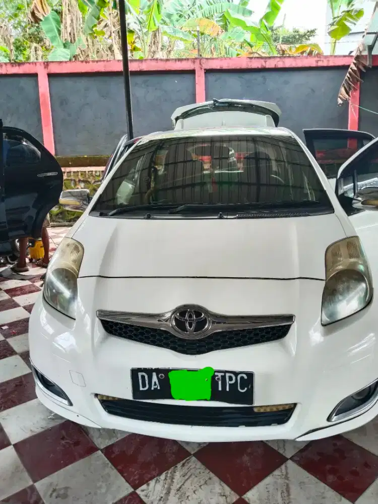 Mobil Yaris 2011