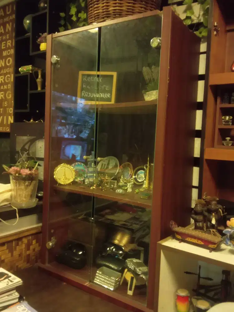 Lemari rak kayu pintu kaca 3 baris 63x39x112cm