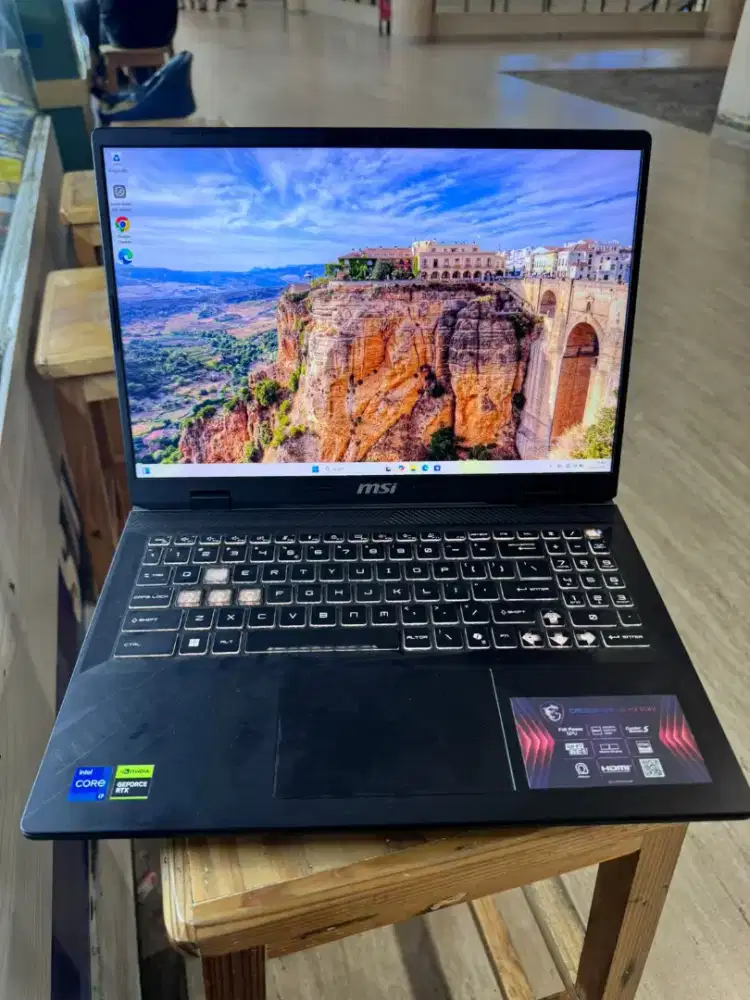 Laptop Gaming MSI Crosshair 16 HX D14VFKG RTX4060