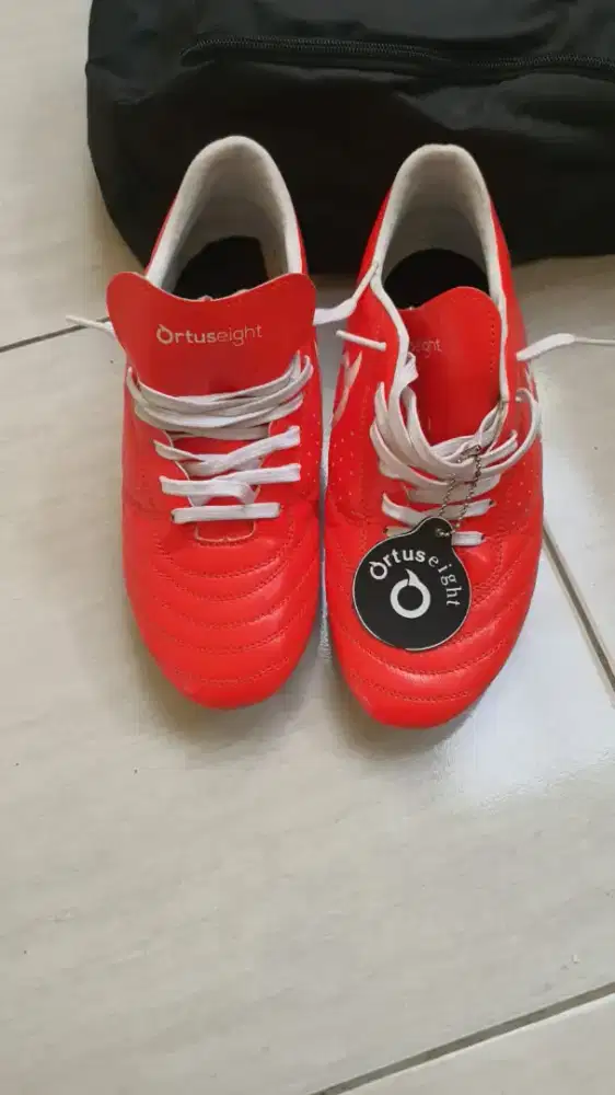 Di jual Sepatu Bola UK 40