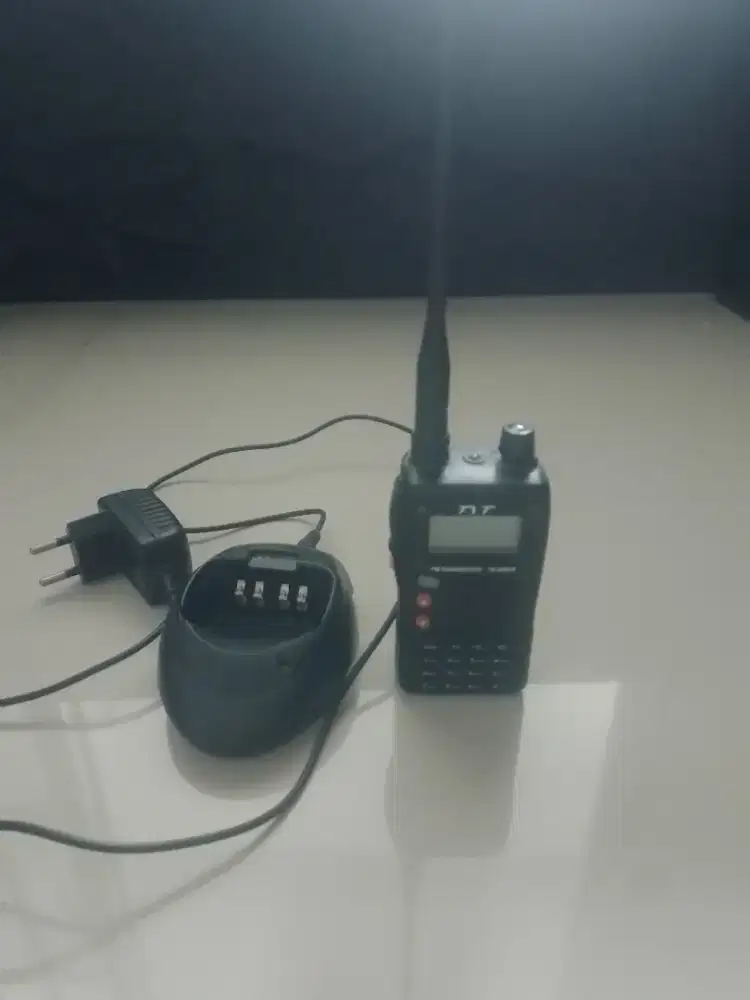 Jual HT type TH-UV 818 bekas kondisi nyala normal