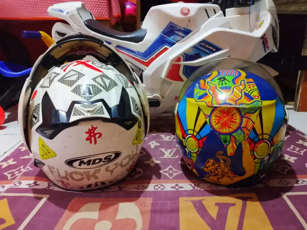 Helm Sepasang!.