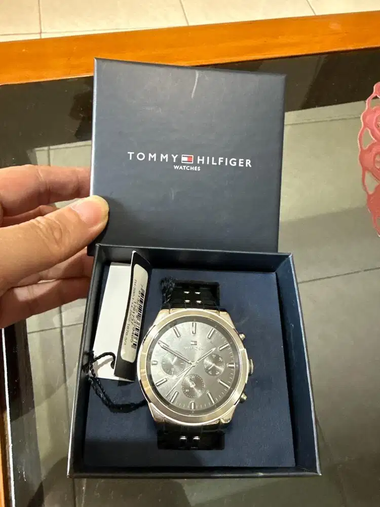 Jam tangan Tommy Hilfiger