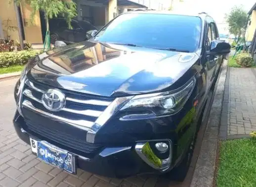 DP Rendah  18JT Toyota Fortuner 2.4 G Solar-AT 2019 Hitam