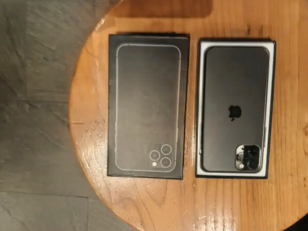 Iphone 11 pro max 256gb masih abadi baru