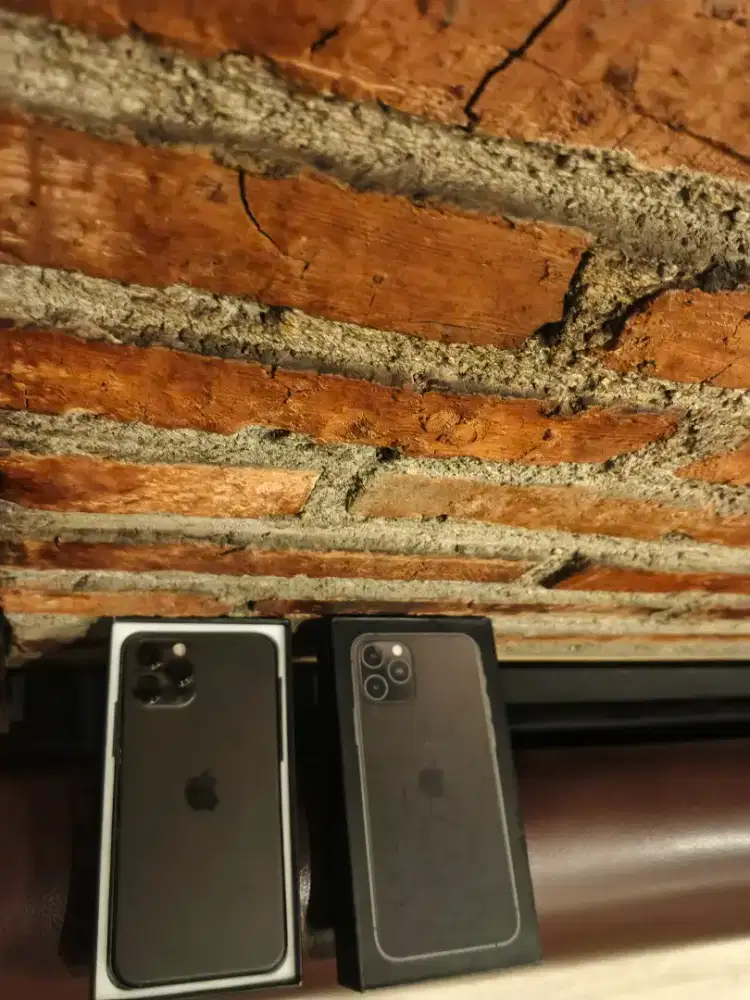 Iphone 11 pro max 256gb beda huruf baru