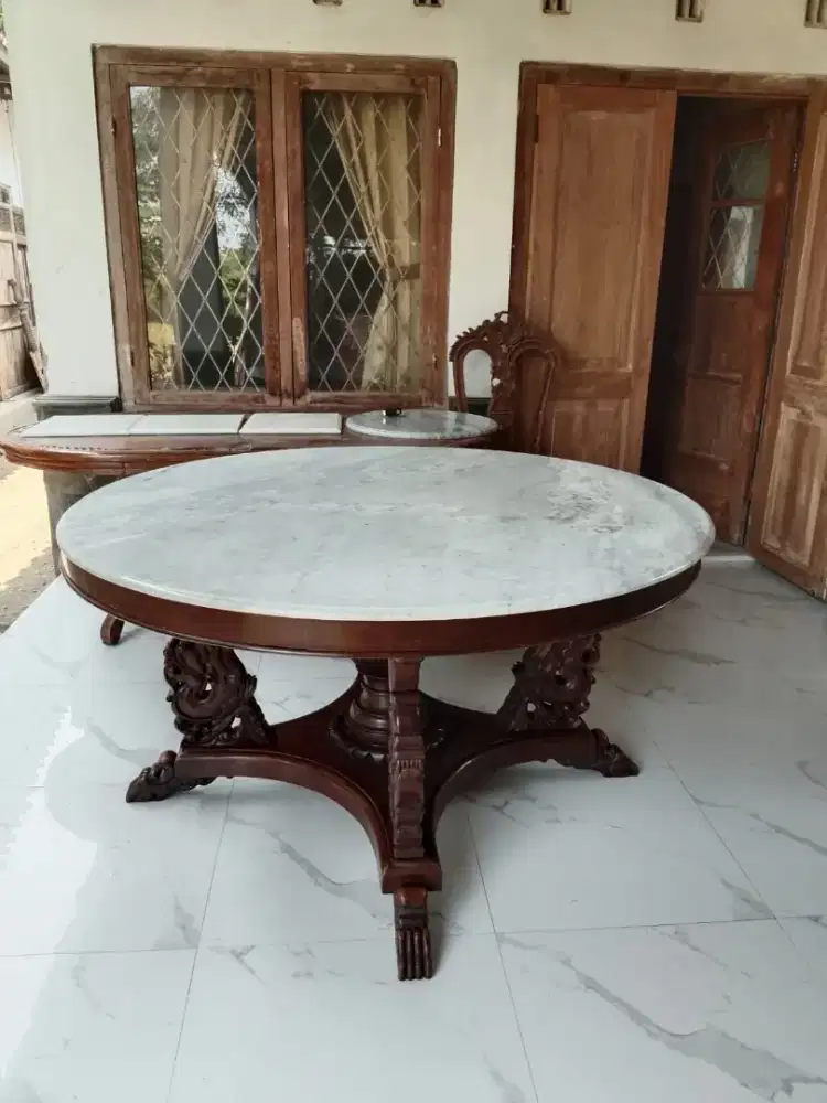 Meja marmer diameter 150cm