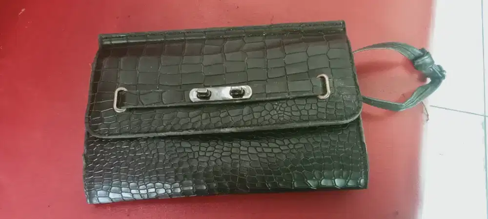 Tas kulit kondisi mulus