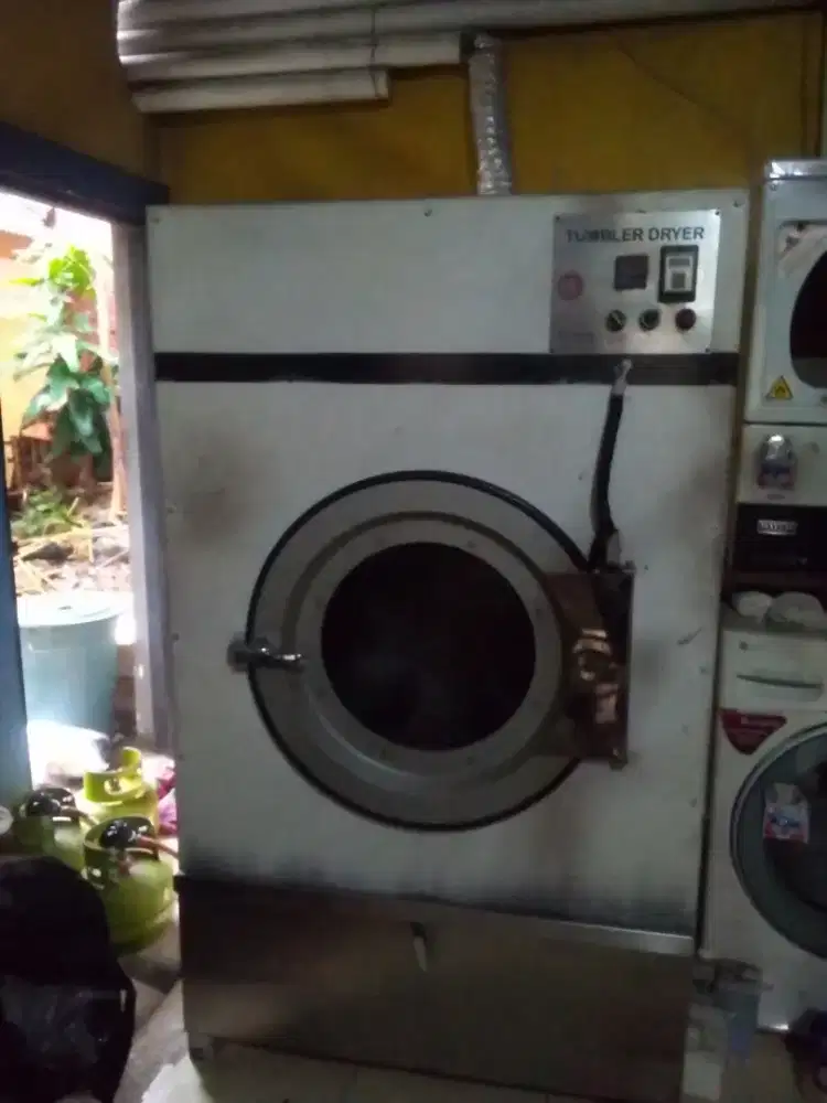 Mesin pengering laundry