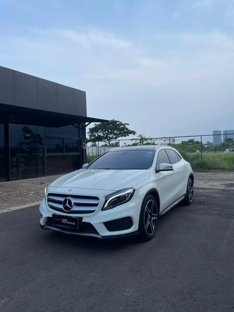 Mercedes Benz Mercy GLA200 AMG 2015