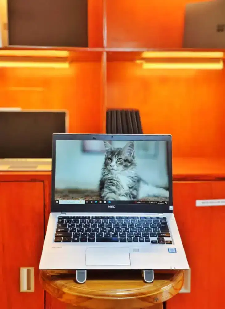 LAPTOP SILVER 2JTAN KONDISI ISTIMEWA CORE I5 SLIM SIAP PAKAI