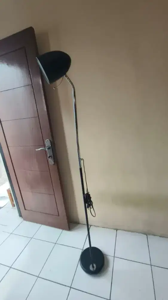 Lampu Lantai/Baca, bisa untuk di klinik dan disalon