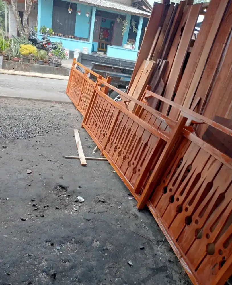 Pagar teras kayu motif
