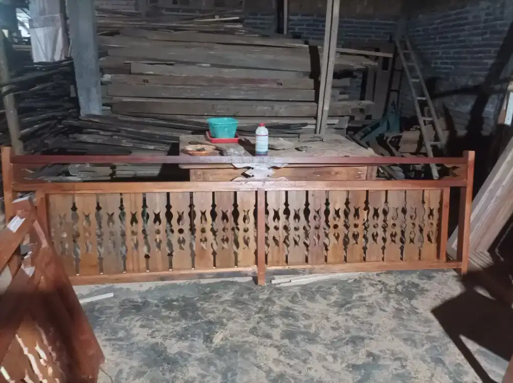 Pagar kayu rumah kayu