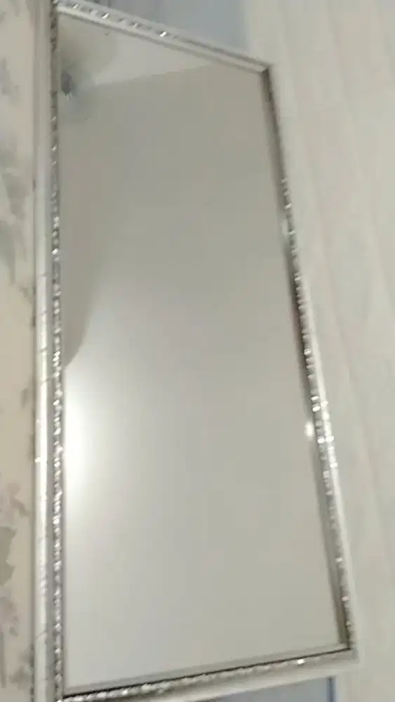 Kaca cermin rias batik minimalia