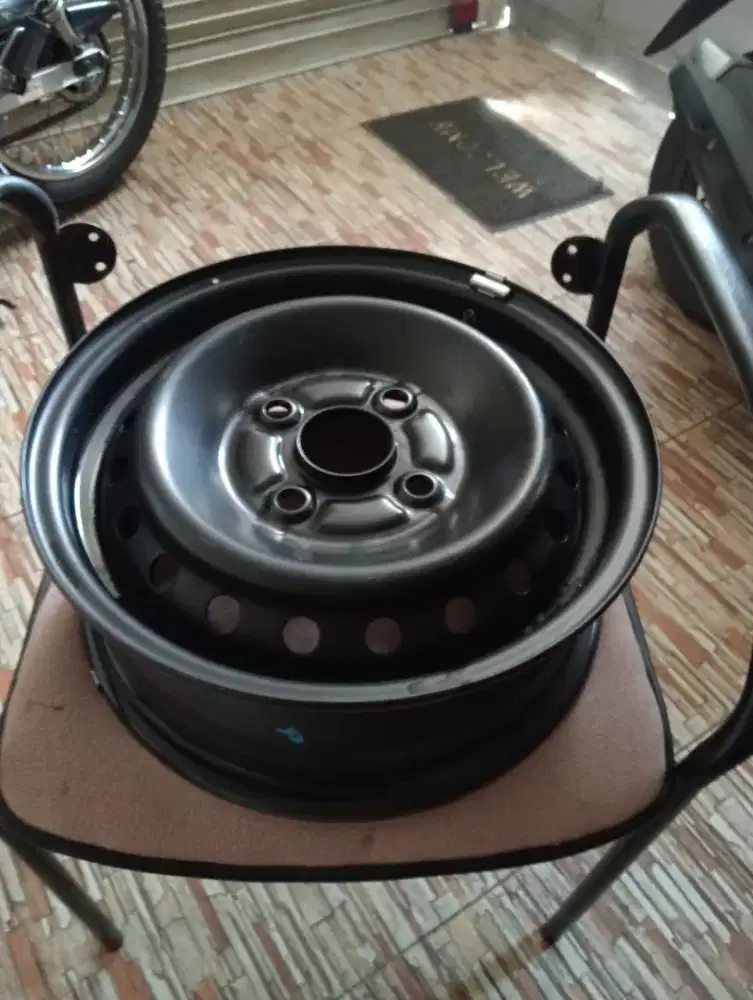 Velg kaleng bekas Xenia 4 biji ukuran 14 dan 2 wiildop