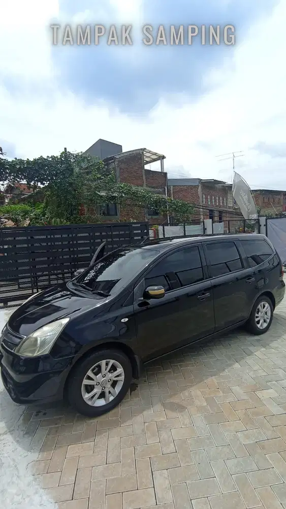 Nissan Grand livina 2011 Bensin