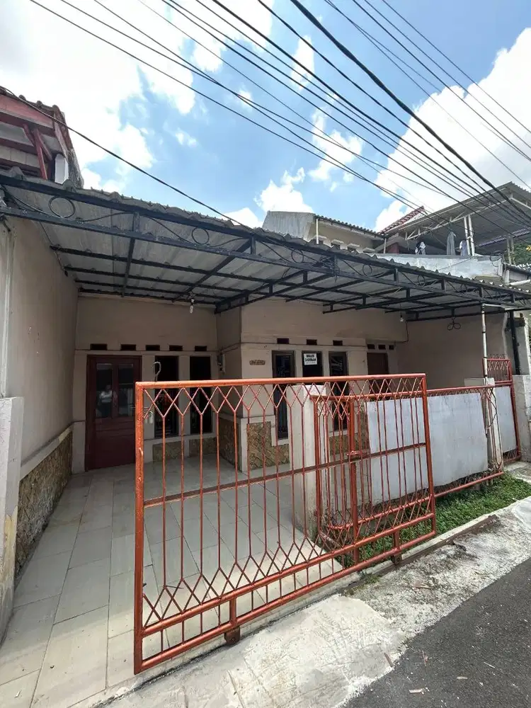 Disewakan tahunan rumah dua tingkat di margahayu raya barat