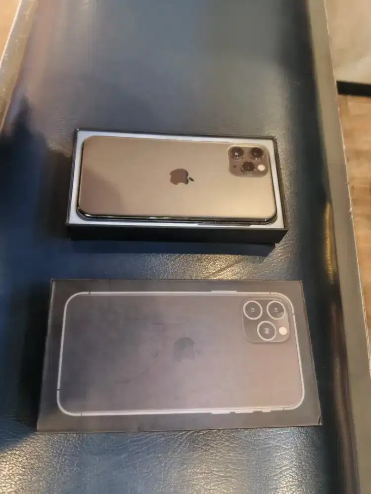 Iphone 11 pro max 256gb saaatnya masih baru