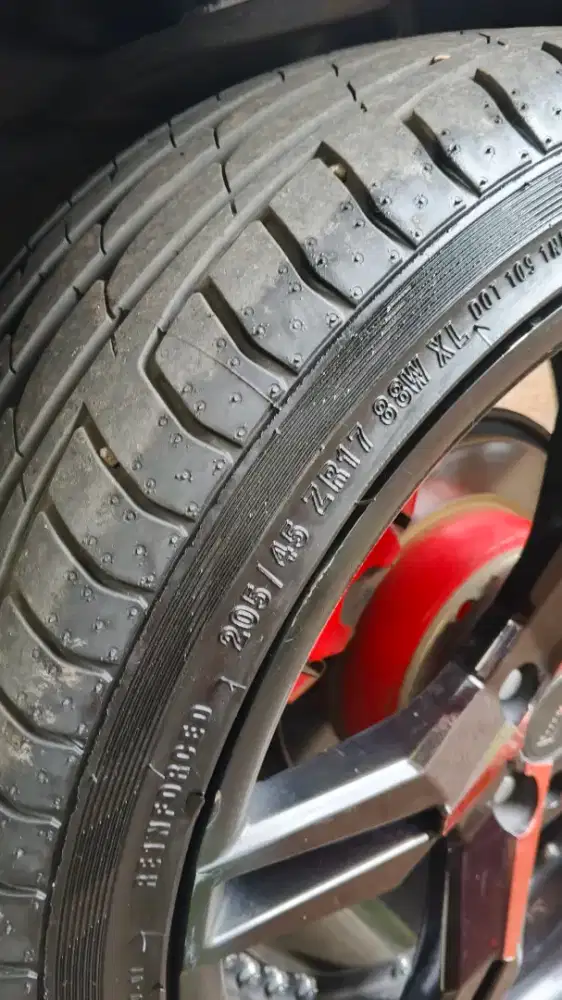 Tuker dengan Velg R15/16 beserta ban