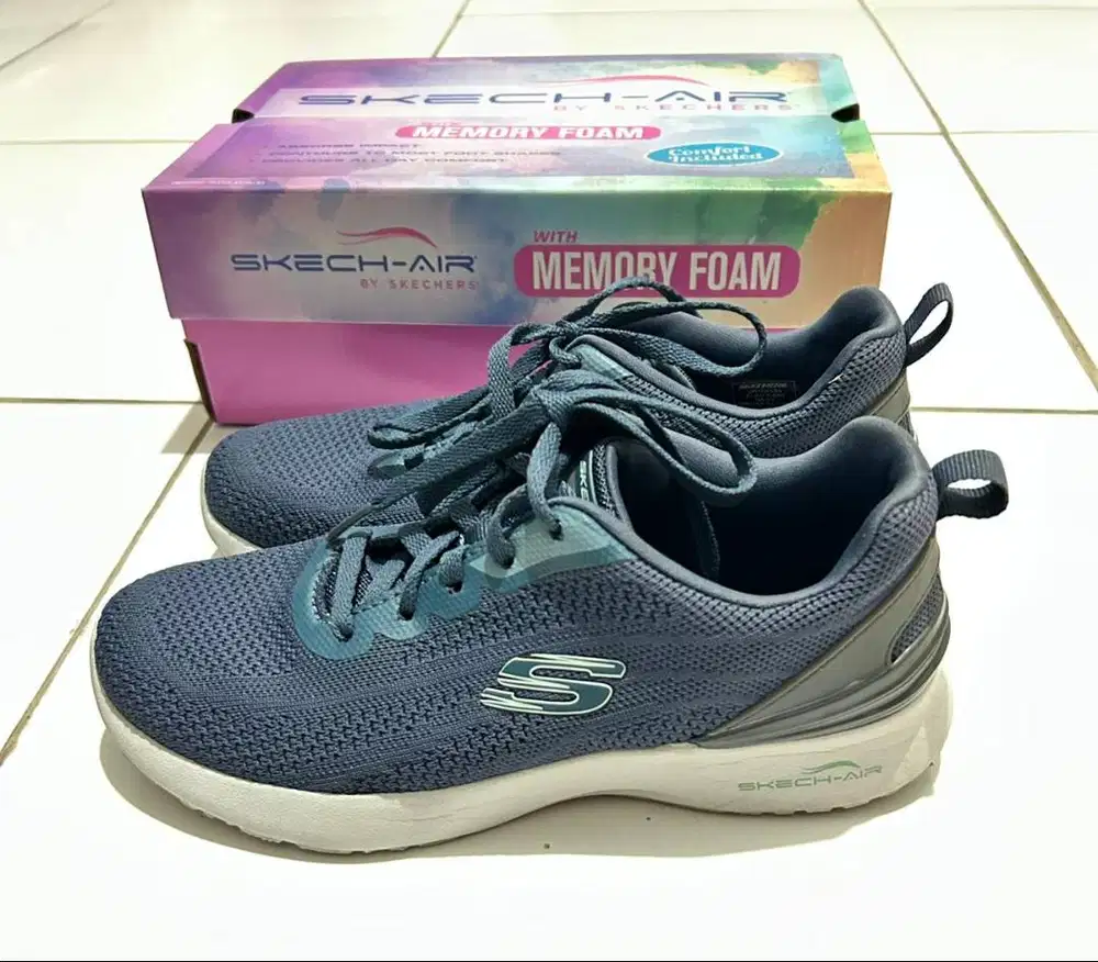 Sepatu Skecher - Second