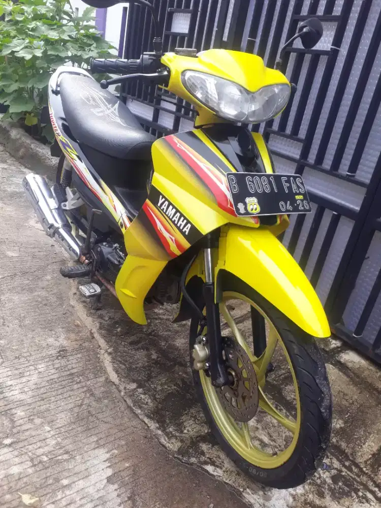 Jupiter z 2004 kuning ( warna langka )