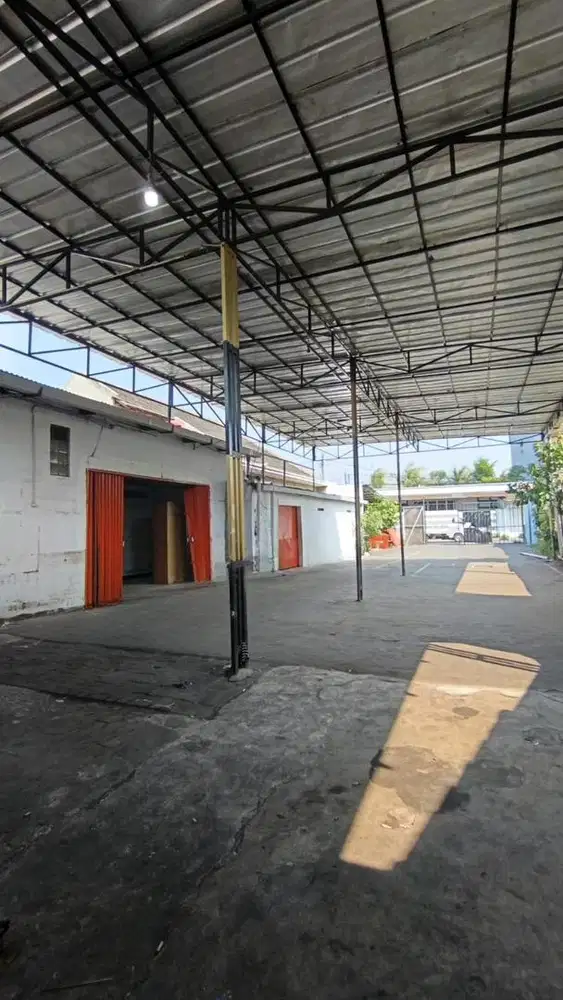 Kantor / gudang / toko ritel LT:686 LB:250 Semper timur jakarta utara