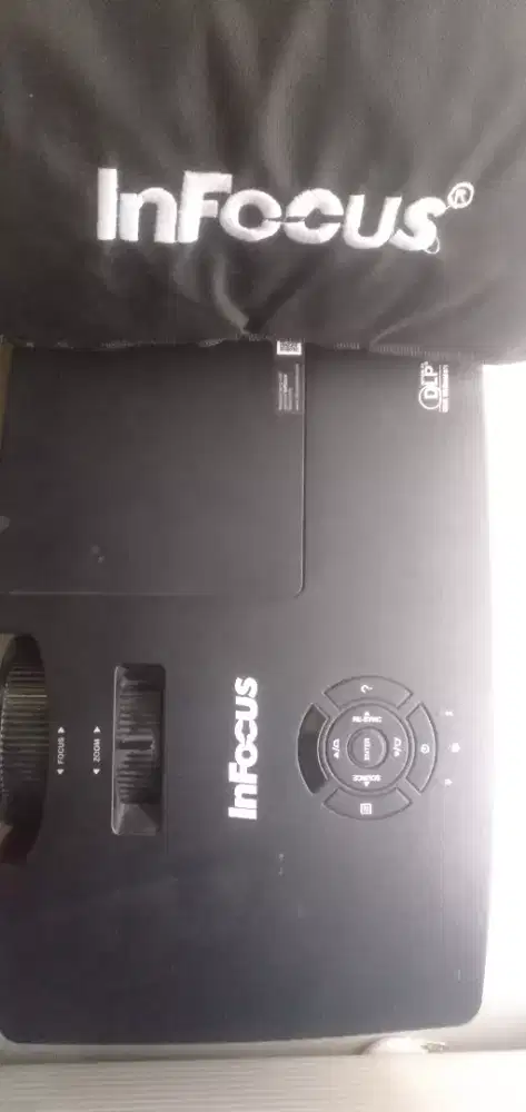 Proyektor merek infocus in222