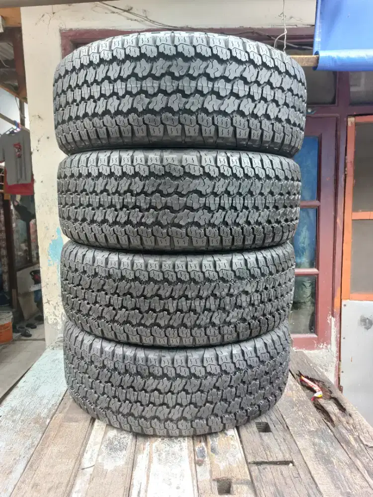 Di jual ban goodyear ukuran 255 60 20 copotan baru tahun 2022