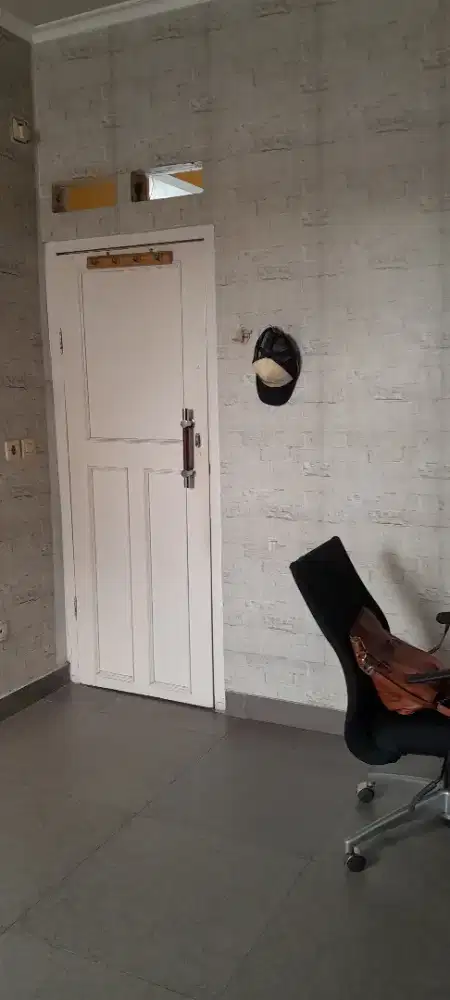 Kos Pak Eddy. Belakang Komplek Auri Triloka Pancoran.