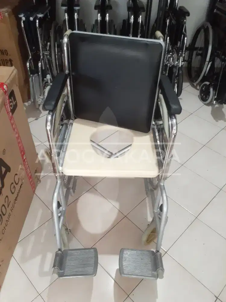 Kursi roda bab bekas