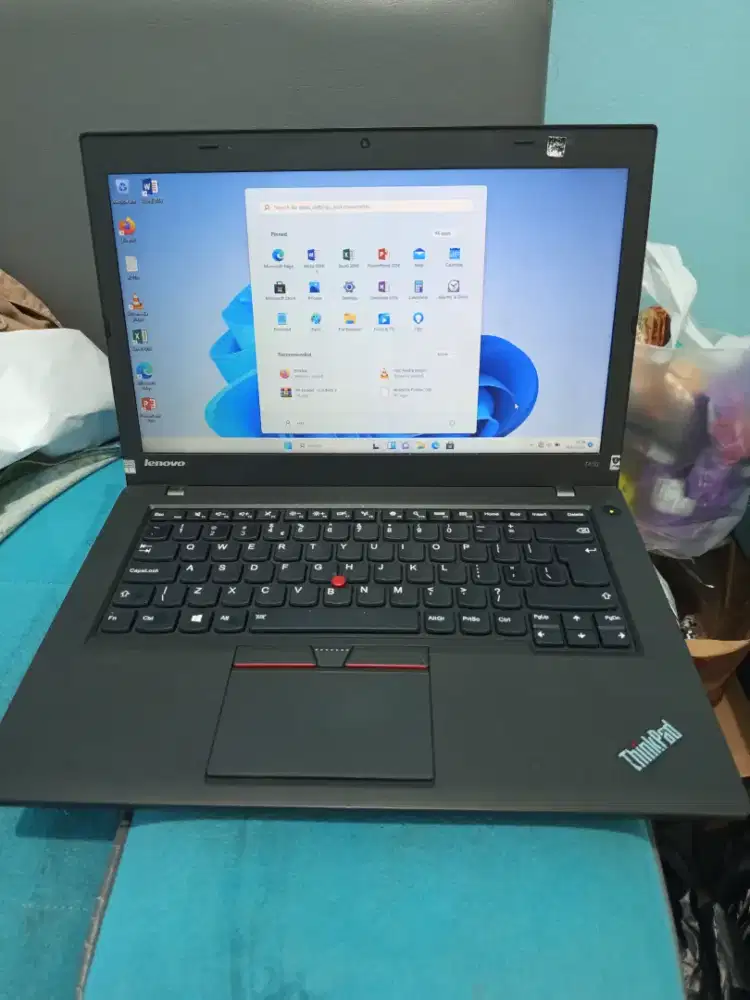 Laptop Lenovo Thinkpad T450 Core i5 Ram 8gb/SSD + hardisk external